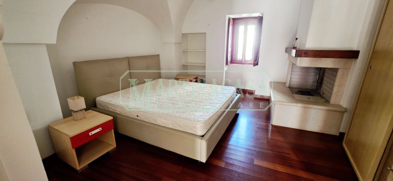 CAMERA DA LETTO CON CAMINO 