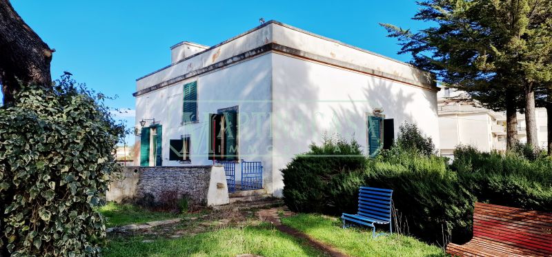 PROSPETTO ANGOLARE RETROSTANTE 