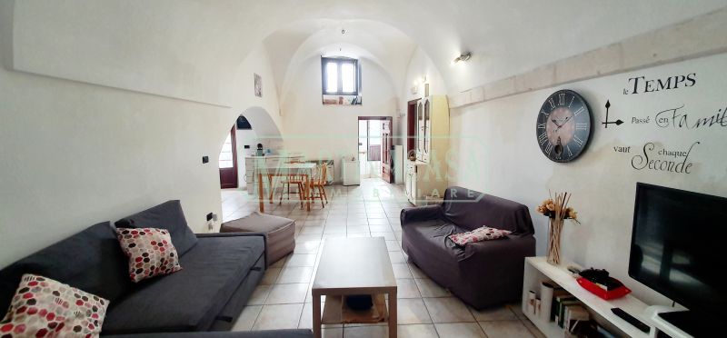 SALONE CON ZONA COTTURA 