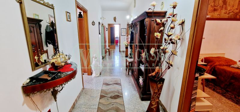 INGRESSO CON CORRIDOIO 