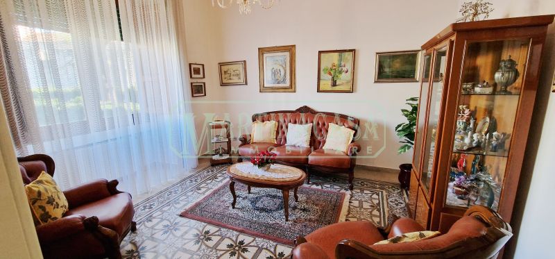 CAMERA 1 (salotto) 